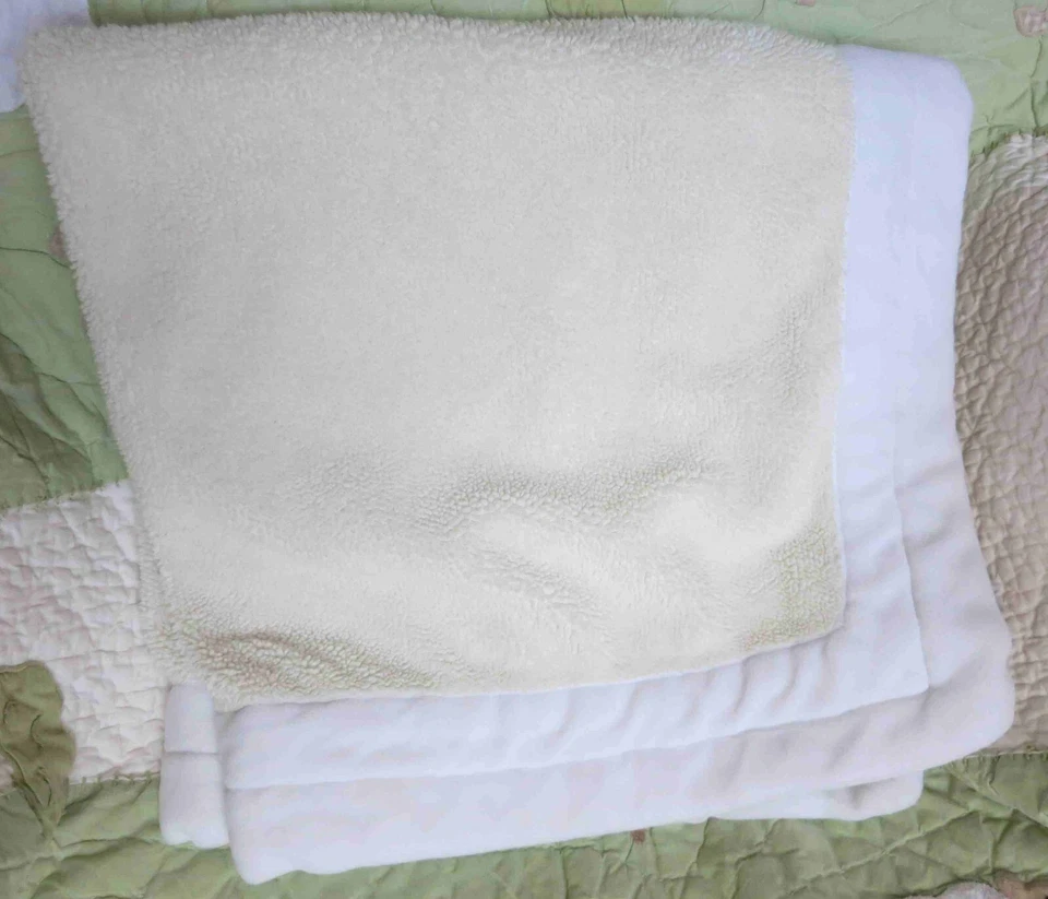 Manta Baby Gap blanca de felpa cruda Sherpa bebé niño o niña usada en excelente estado difícil de encontrar Foto 1 de 3