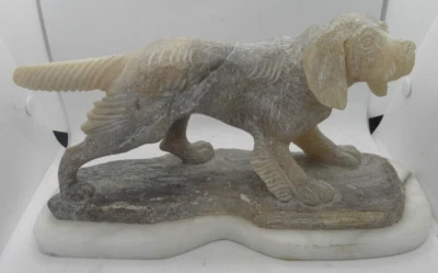 SCULTURA IN ALABASTRO SU BASE DI MARMO BIANCO - CANE   CM 27X11X15 - Immagine 1 di 4