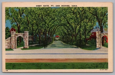 West Gate, Row of Trees in Fort Des Moines, IA. Vintage Postcard TS-173 - Image 1 of 2