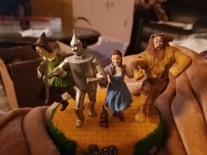 THE WIZARD OF OZ ~ DOROTHY, COWARDLY LION, SCARECROW, TIN MAN ~ MUSICAL ~ NO BOX - Picture 1 of 14