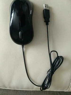 Gigabyte M5050 Glossy Black Curvy Optical Mouse Unused - Image 1 of 3