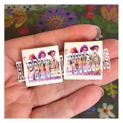 2 Piezas Dibujos Animados CAZADORES DE DEMONIOS Cuentas Focales de Silicona Hágalo Usted Mismo Joyería Plumas + NUEVO Foto 1 de 4