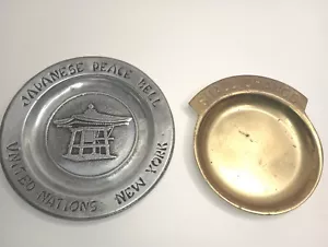 Zwei Vintage Münzschalen ein Messing Ersatzwechselgeld / ein Zinn japanische Friedensglocke - Bild 1 von 10