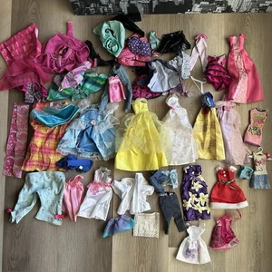 Lotto vestiti Barbie Disney bambola abbigliamento moda vedi foto - Foto 1 di 7