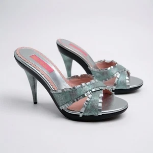 Betsey Johnson Gr. 8 Vintage Mimi Metallic Silber Tupfen Rüschen 4" Absatz - Bild 1 von 9