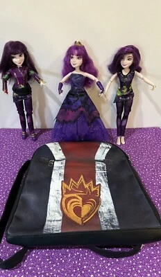 Lote 4 Muñecas Disney Descendientes Mal ~ Royal Yacht Ball, Isla de los Perdidos y Bolsa Foto 1 de 4