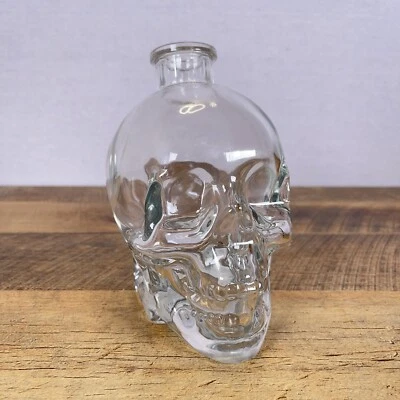 Calavera de vidrio transparente de vodka con cabeza de cristal ~ Botella vacía ~ Dan Akroyd 750 ml Foto 1 de 4