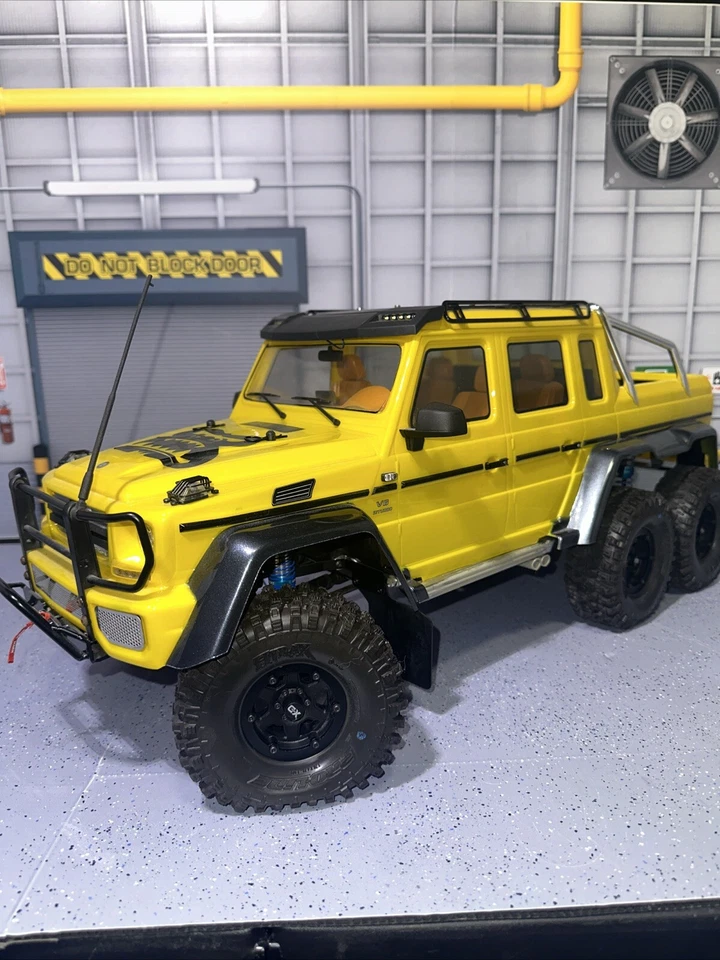 Custom 1/10 Traxxas TRX-6 Mercedes 6x6 Yellow Fully Upgraded ! Brushless, Savox - Image 1 of 4