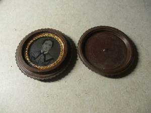 Antique tin type photo round GUTTA PERCHA case, OREO SHAPE with photo PA F104 - Picture 1 of 3