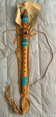 FLAUTA DE MADERA NATIVA AMERICANA y estuche de WOLF Foto 1 de 4