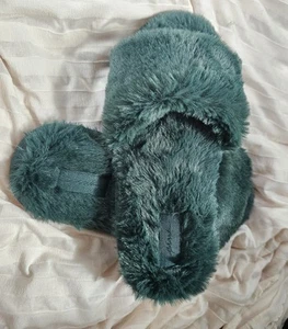 VS PINK open Toe Faux Fur Slippers Green Size Small 5 6 NOWT Victoria’s Secret - Picture 1 of 6