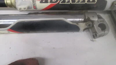 2005 HONDA CRF250R RIGHT LEFT FRONT SUSPENSION FORKS SHOCKS 51580-KRN-711 - Image 1 of 4