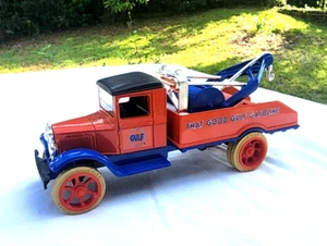 ERTL Diecast Metal Gulf Tow Truck 1931 Hawkeye Wrecker Coin Bank - Picture 1 of 14