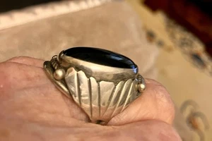 Navajo Sterlingsilber Onyx Flügel & Seil Ring signiert JB, Größe 8 - Bild 1 von 12