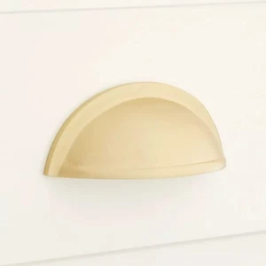 Tirador de taza de latón barrus de 3" Signature Hardware - Latón satinado ***NUEVO*** - Imagen 1 de 2