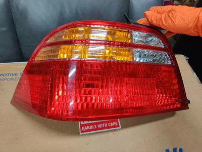 Luz trasera lateral izquierda Acura RL 1999 2000 2001 2002 OEM T3068 DG Foto 1 de 4