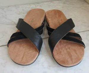 NIB Vionic Zarie Black Textured Cross Strap Sandal Shoes Women's 10 EU 41 - Picture 1 of 7