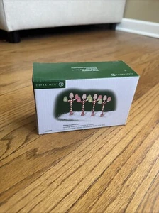 Department 56 “Gumdrop Street Lamp” North Pole Series #52966 Accessory 2001 - Picture 1 of 4