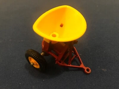 Vintage Britains 1:32 scale Vicon multispreader attachment Vintage - Image 1 of 3