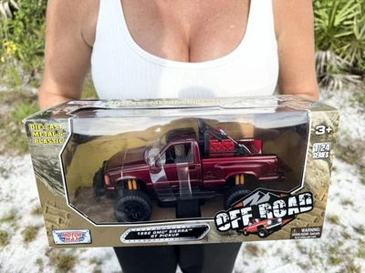 MOTORMAX 1992 GMC Sierra GT Pickup Truck Off-Road Series 1:24 Scale Diecast - Image 1 of 4