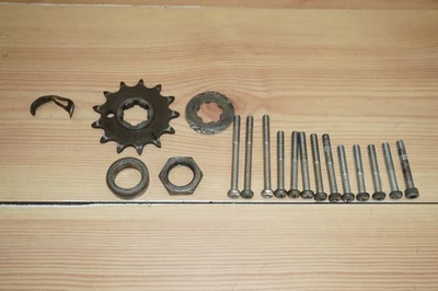 Suzuki PE250 1977 motor hardware carcasa cubierta tuerca perno pernos piñón piezas Foto 1 de 4