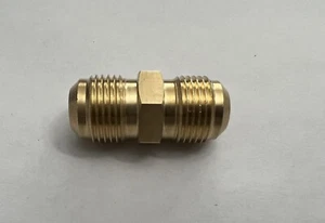 Juegos de mini línea dividida de latón unión acampanada de 1/2" de 1/2 pulgada X 1/2 pulg. 2P161 - Imagen 1 de 3