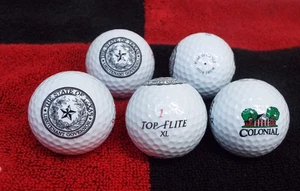 Pelota de golf con doble logotipo COLONIAL (Fort Worth TX) y gobernador teniente - Imagen 1 de 5