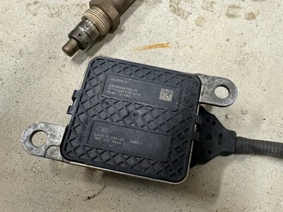 Sensor de óxido de nitrógeno 20-22 F250 F350 NOx LC3A-5L248-AC Ford Powerstroke 6,7 OEM Foto 1 de 4