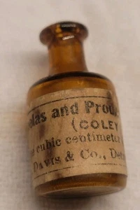 Old Tiny Salesman Sample Parke Davis Original Label Detroit Michigan Rare 1 Inch - Picture 1 of 8