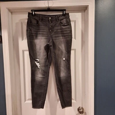 Pantalones de mezclilla Maurices para mujer grandes grises negros tiro alto ajustados jegging desgastados grunge Foto 1 de 4