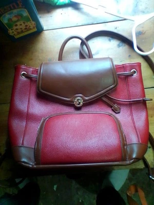 Mochila de cuero para mujer convertible, de moda, apta para viajar Foto 1 de 4