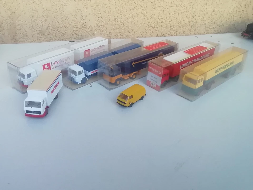 CAMION LOTTO 6 CAMION+1 FURGONE TRANSPORTER:1 MOTRICE+3 ARTICOLATI+2 AUTOTRENI - Immagine 1 di 4