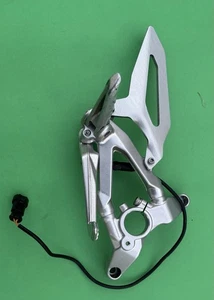 Juego de estriberas traseras laterales derechos 14 2013-2015 Ducati Panigale 899 OEM bonito - Imagen 1 de 17