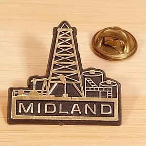 Plataforma petrolera Midland Texas color dorado/diseño de pozo en plástico negro pasador de solapa de viaje - Imagen 1 de 3