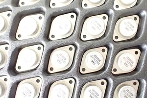 SEMELAB SML GENUINE BUZ901D 1 x ORIGINAL BOX OF 20 POWER TRANSISTORS - Picture 1 of 6
