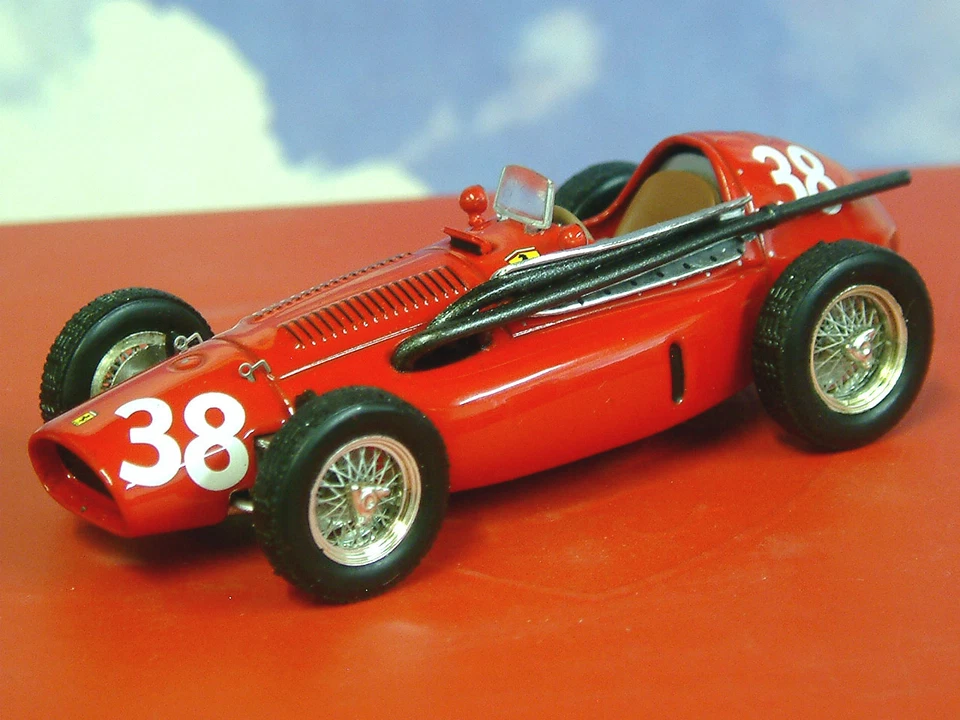 IXO 1/43 LA STORIA FERRARI 553 F1 SUPERSQUALO #38 MIKE HAWTHORN 1ST SPAIN 1954 - Image 1 of 1
