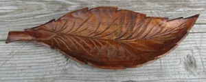 Kleine HOLZSCHALE in BLATTFORM handgeschnitzt SCHNITZEREI Rhön ? nach 1960 - Bild 1 von 3