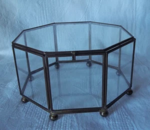 Vitrina octágona grande vintage de latón y vidrio con tapa con bisagras de 7" x 7 x 4" - Imagen 1 de 7