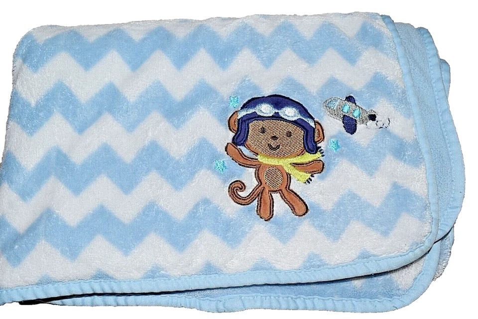 Cobertor de bebê berço de lã pelúcia avião piloto Chevron azul branco 5S Carter's - Imagem 1 de 4