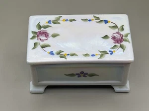 Westmoreland White Pearlized Glass Covered Trinket Box Hand Painted & Signed - Picture 1 of 5