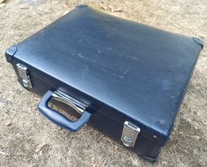 VINTAGE GLOBE-TROTTER BLUE HARD SHELL SUITCASE PLASTIC HANDLE. LOCKING WITH KEY - Picture 1 of 24