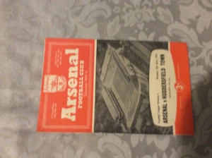 1955/6 DIV 1 ARSENAL V HUDDERSFIELD TOWN 4 CERCAPERSONE 8 - Foto 1 di 1