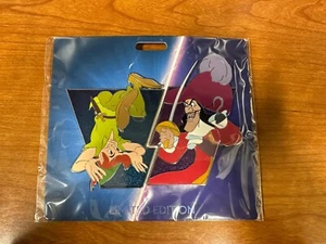 Prendedor Disney D23 2024 Héroe vs Villanos Peter Pan vs Capitán Garfio LE 400 WDI MOG - Imagen 1 de 1