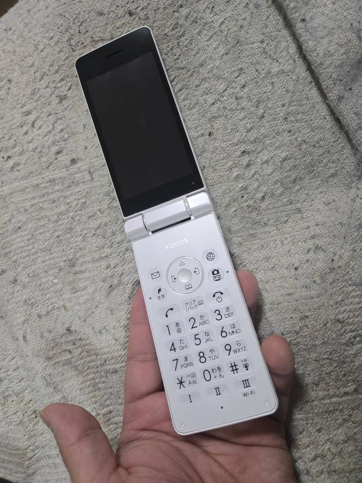 SHARP AQUOS Keitai 3 805SH SIM Desbloqueado Teléfono Abatible Negro SIM Libre Foto 1 de 4