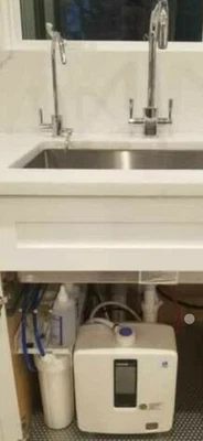 Kangen K 8 con kit de instalación debajo del fregadero Foto 1 de 3