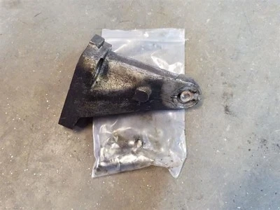 2.3L Right Engine Mount Bracket | Fits 1987-1993 Mercedes Benz 190E - Image 1 of 4