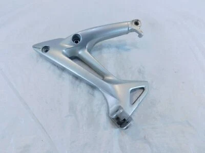 02-09 Honda Interceptor 800 VFR800 reposapiés trasero izquierdo pasajero montaje de clavija Foto 1 de 4