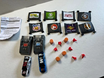 Lote de señales de cargadores de vehículos motorizados NASCAR Adventure Force Crash Racers. Foto 1 de 4