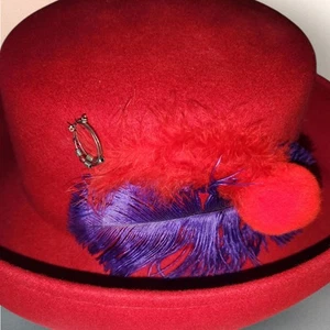 Officially Licensed Red Hat Society Wool Bucket Hat Purple Trim Feathers - Picture 1 of 8