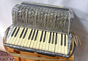 Aus Sammlungsauflösung:  Altes Akkordeon #122 - Picture 1 of 6